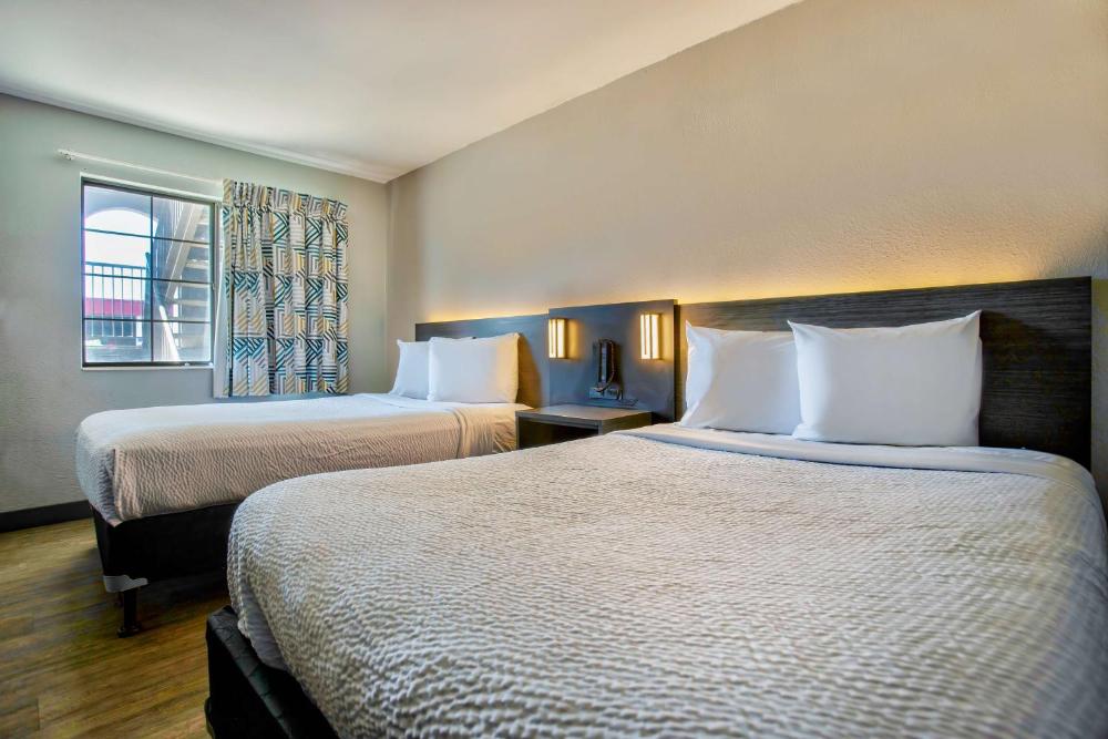 Queen Room with Two Queen Beds interior